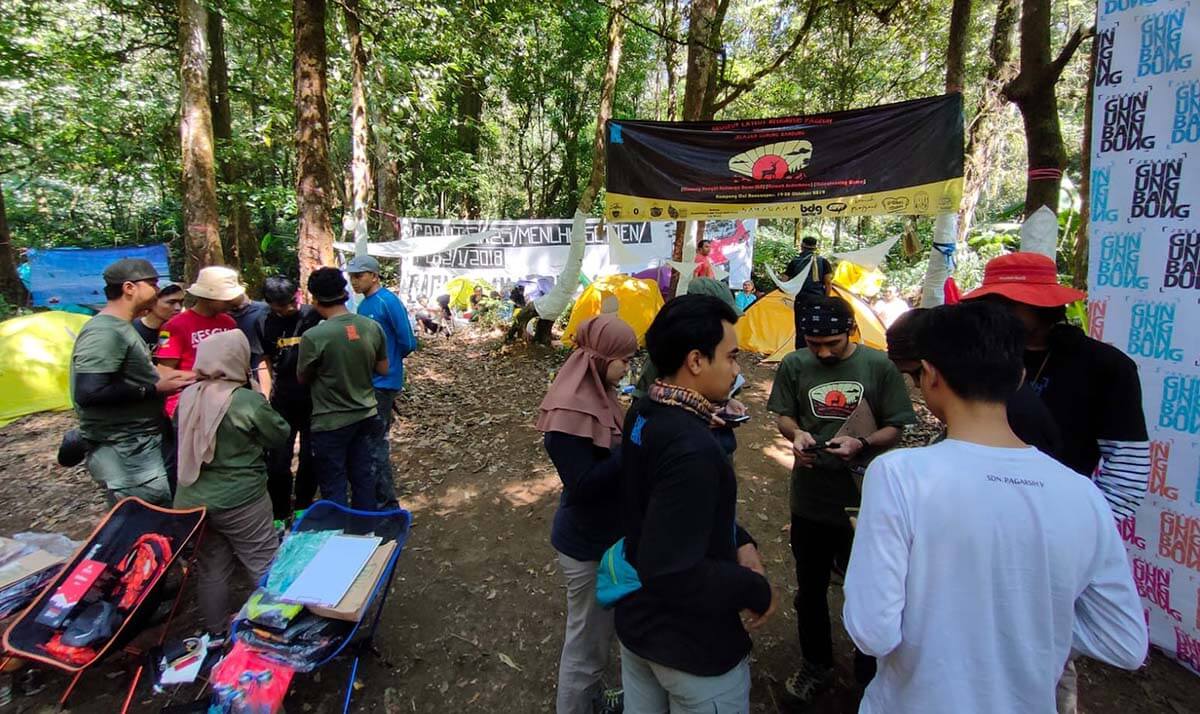 Jelajah Gunung Bandung: Daki Ratusan Gunung Setapak Demi Setapak